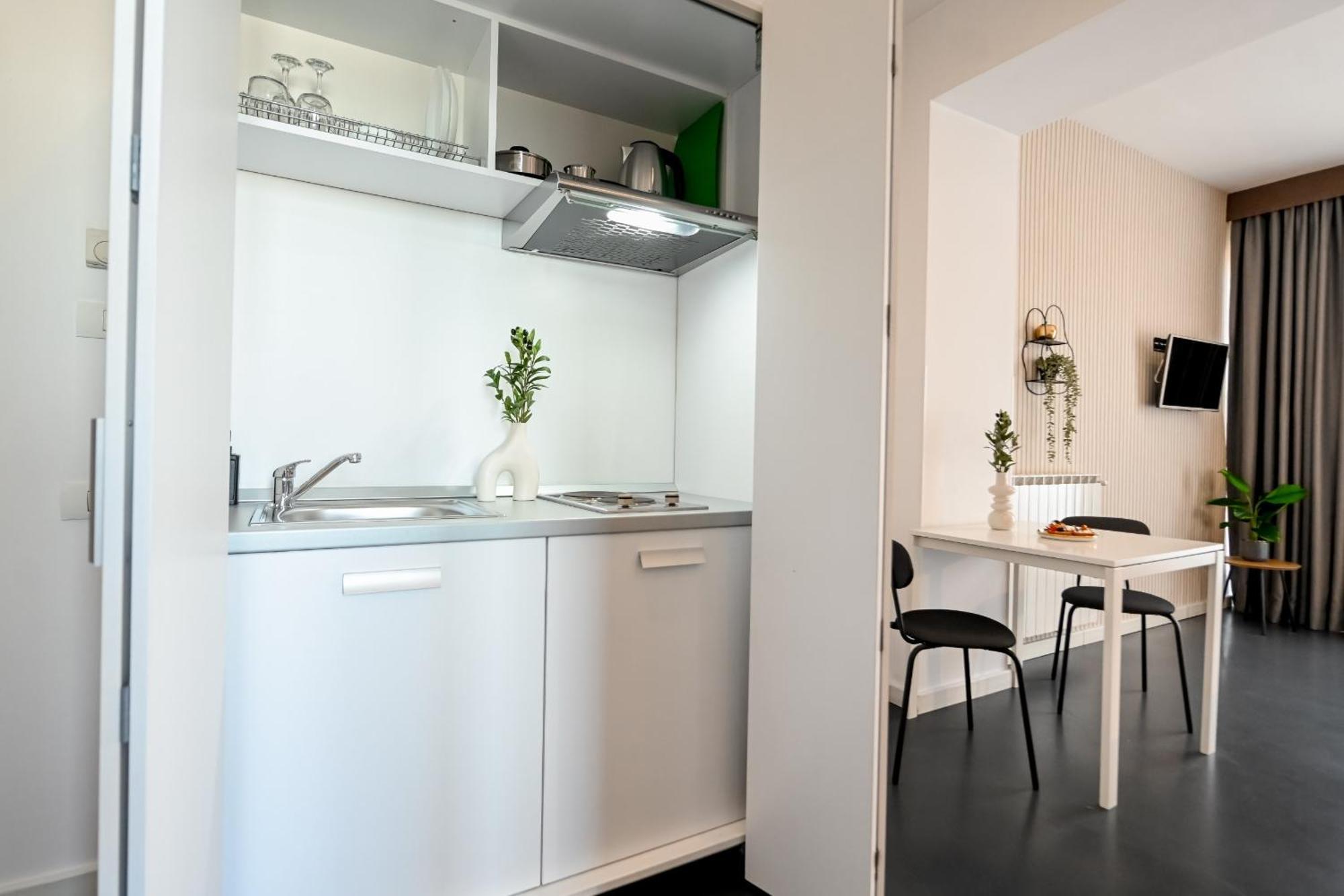 Urban Elegance - Stylish Central Accommodation Bukarest Zimmer foto