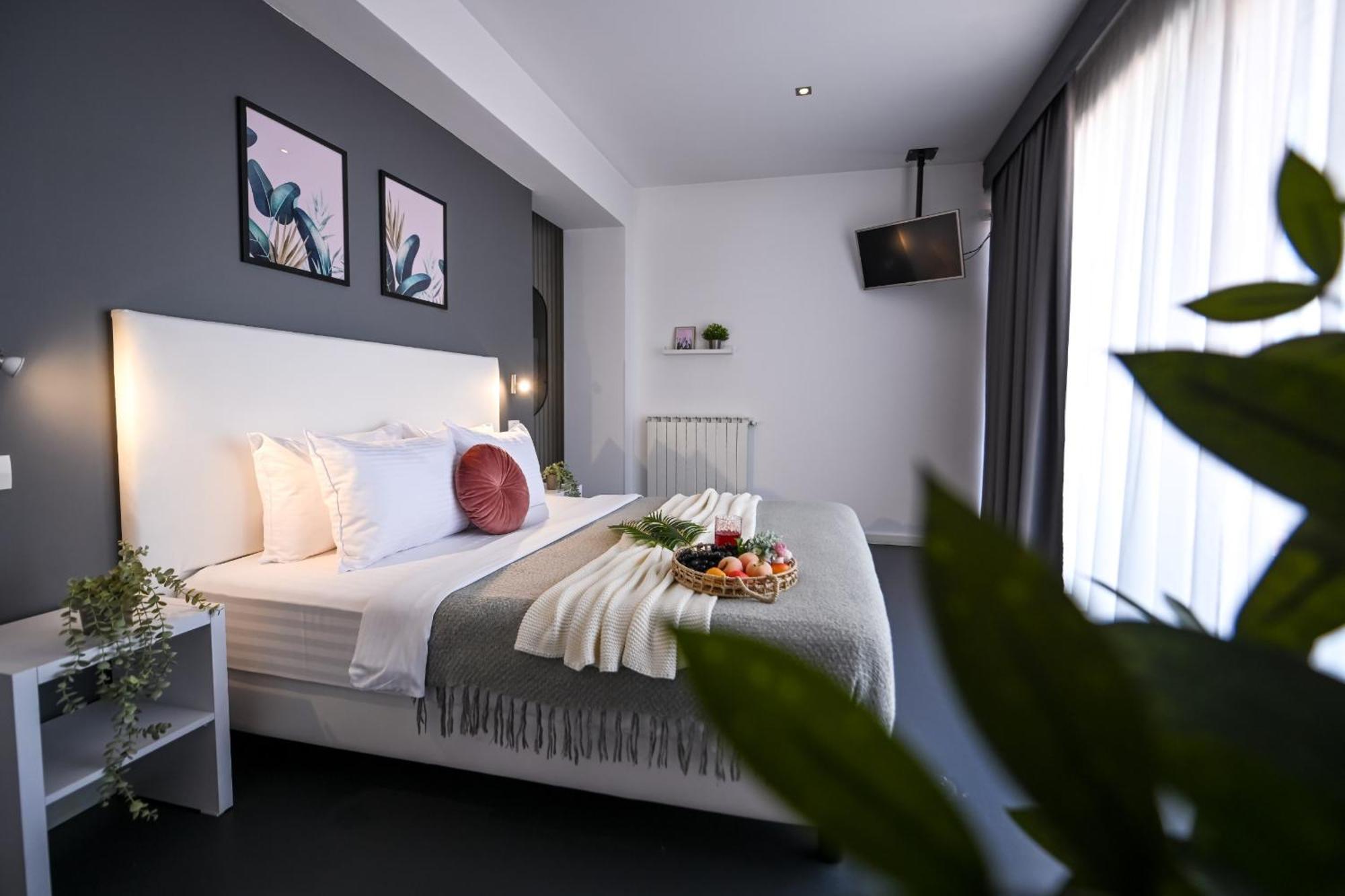 Urban Elegance - Stylish Central Accommodation Bukarest Zimmer foto