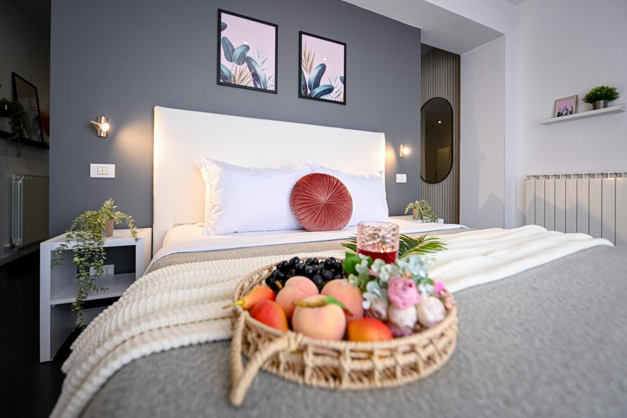 Urban Elegance - Stylish Central Accommodation Bukarest Zimmer foto