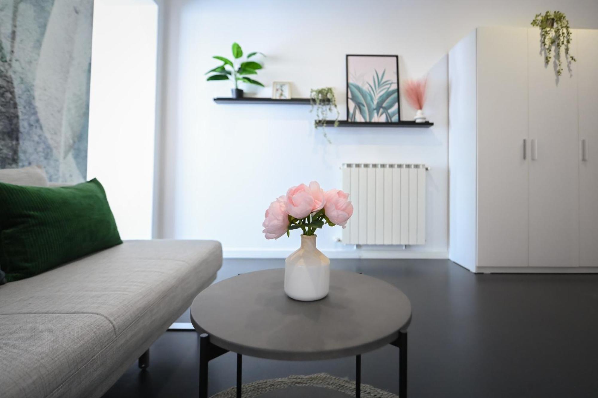 Urban Elegance - Stylish Central Accommodation Bukarest Zimmer foto