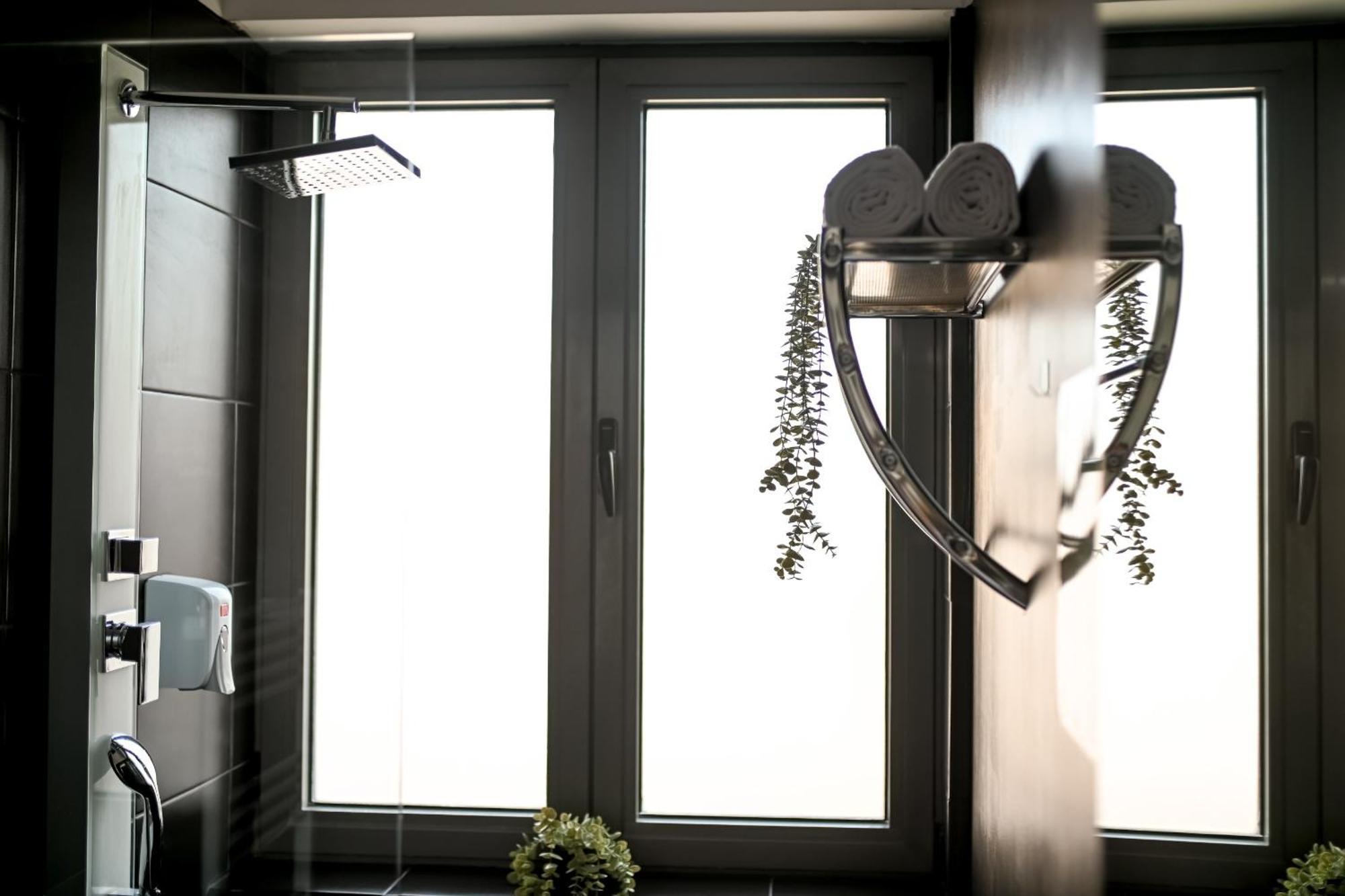 Urban Elegance - Stylish Central Accommodation Bukarest Zimmer foto